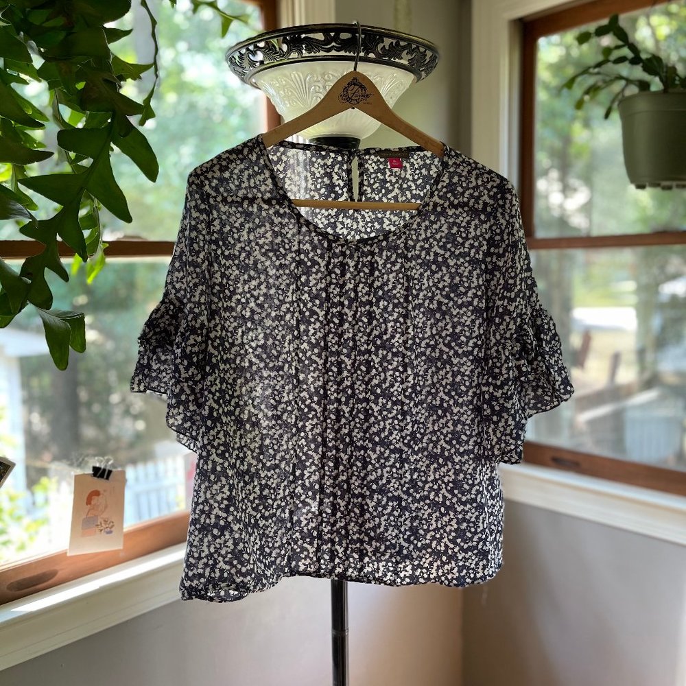 Mabilie Ruffle Sleeve Blouse